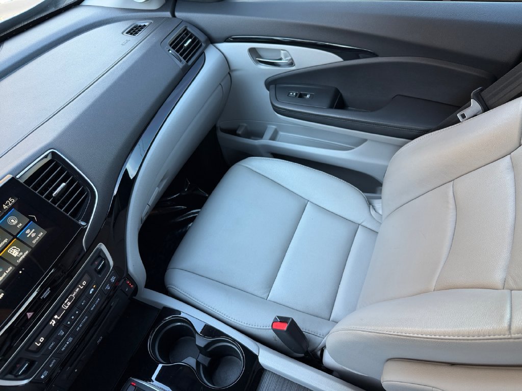Used 2021 Honda Pilot Touring image 17