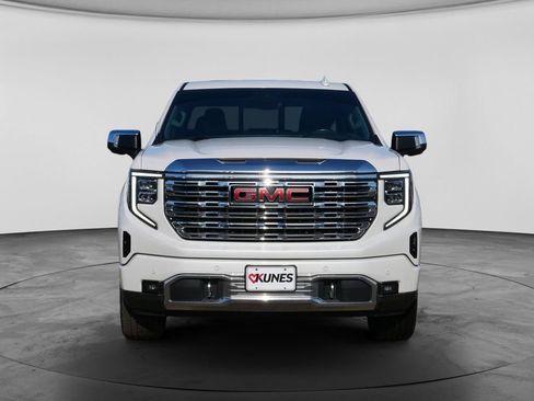 Used 2023 GMC Sierra 1500 Denali w/ Denali Reserve Package AWD/4WD image 3