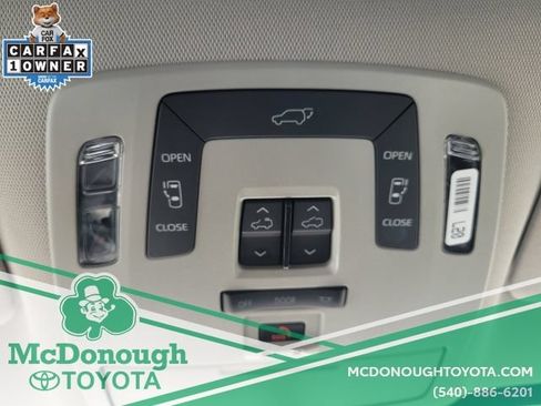 Used 2024 Toyota Sienna XLE FWD image 35