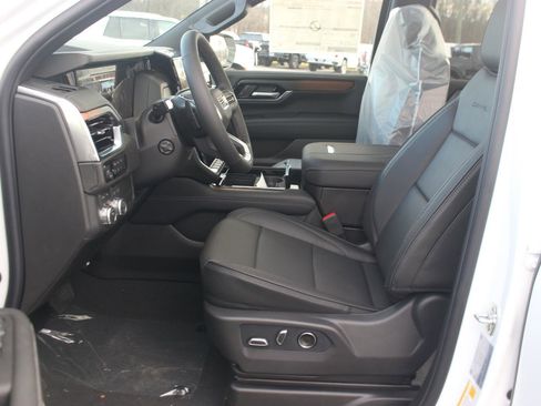 New 2026 GMC Yukon XL Denali w/ Sun & Power Step Package AWD/4WD image 14