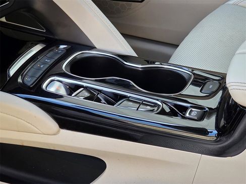 Used 2022 Buick Envision Essence w/ Technology Package I image 38