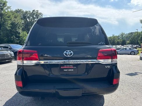 Used 2018 Toyota Land Cruiser w/ Four Season Floor Mat Package AWD/4WD image 6