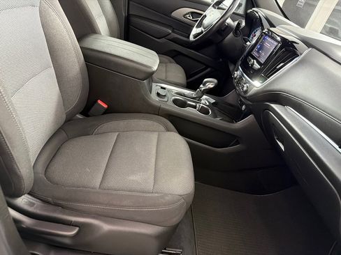 Used 2022 Chevrolet Traverse LT FWD image 25