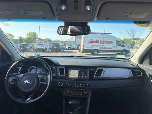 Used 2018 Kia Niro EX w/ EX Premium Package image 17