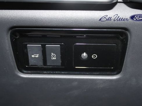 Used 2020 Jaguar F-PACE image 20