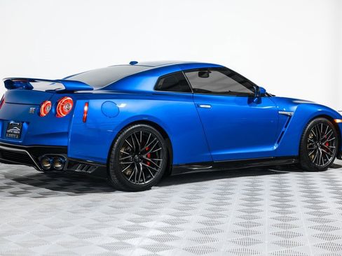 Used 2021 Nissan GT-R Premium image 6