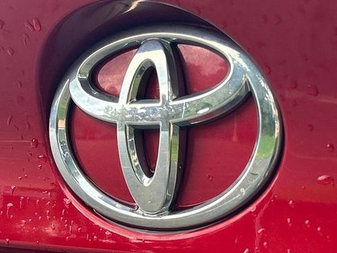 Used 2020 Toyota C-HR XLE FWD image 18