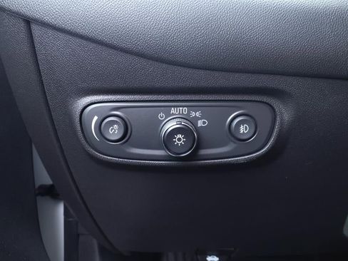 Used 2021 Chevrolet Equinox Premier image 23