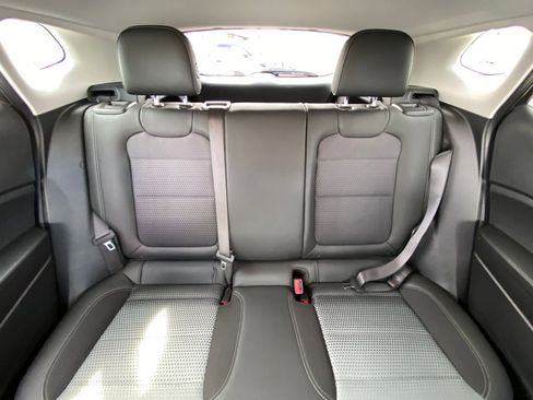 Used 2025 Chevrolet Trax LT w/ LT Convenience Package image 37