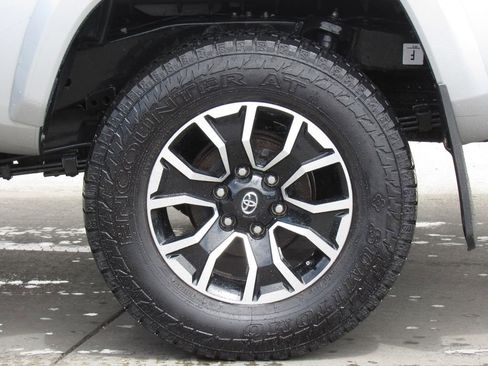 Used 2022 Toyota Tacoma TRD Sport w/ TRD Premium Sport Package AWD/4WD image 13