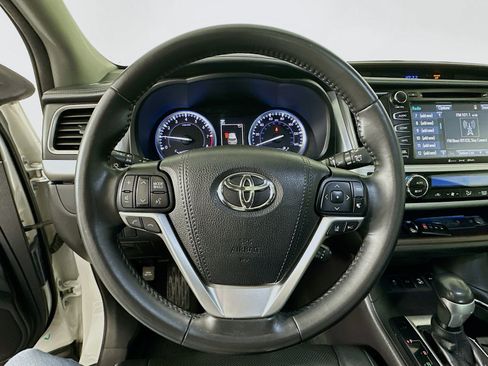 Used 2017 Toyota Highlander Limited image 11