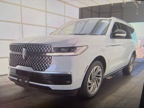 Used 2025 Lincoln Navigator Reserve AWD/4WD image 1