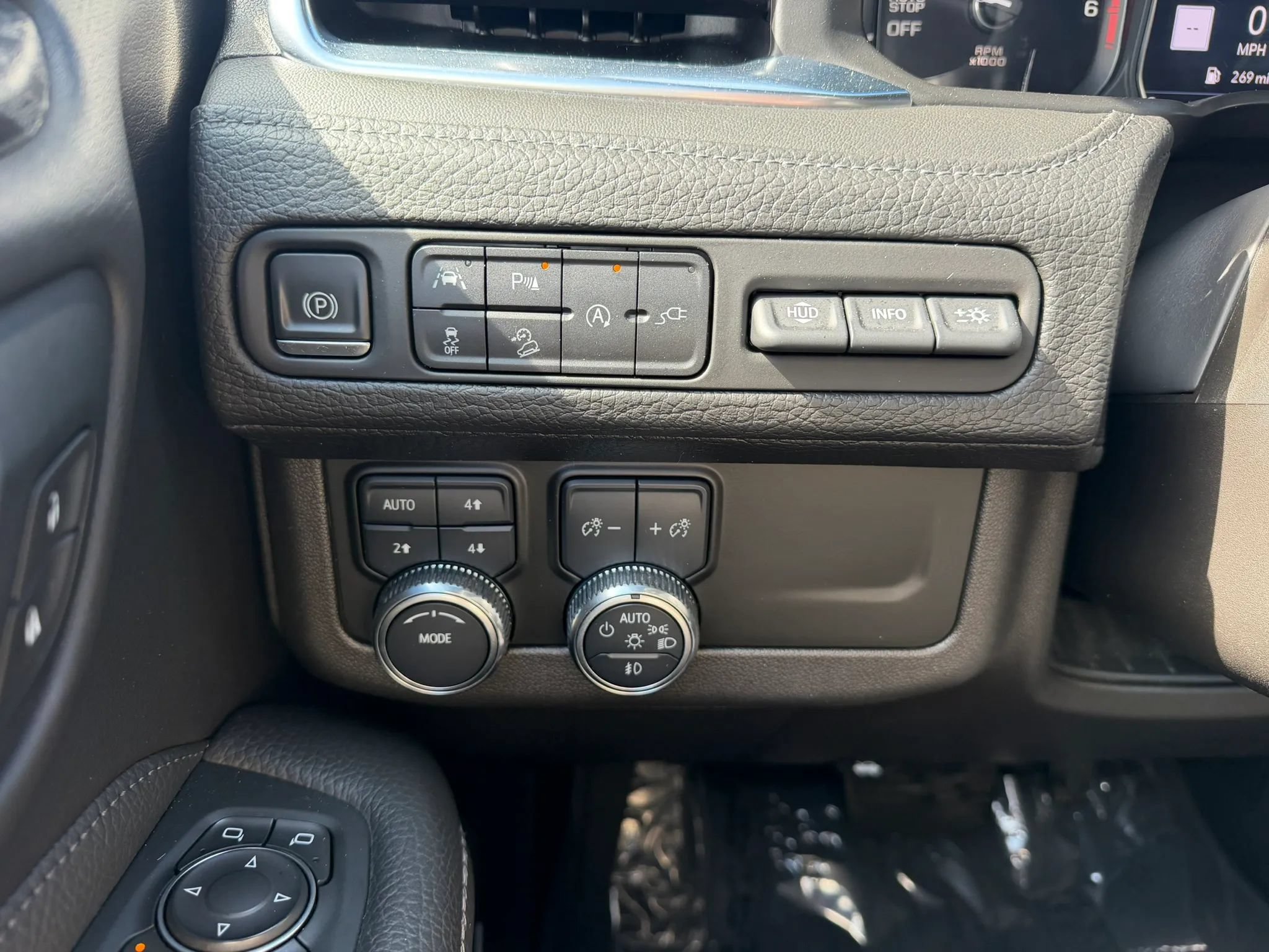 Used 2021 GMC Yukon Denali AWD/4WD image 18