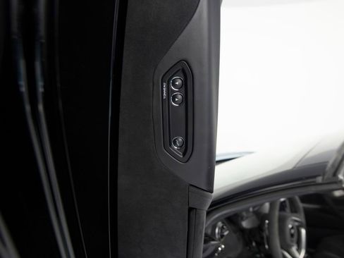 Used 2024 McLaren 750S Spider RWD image 12