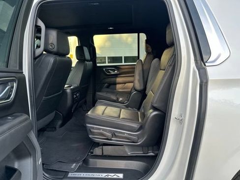 Used 2022 Chevrolet Suburban High Country AWD/4WD image 18