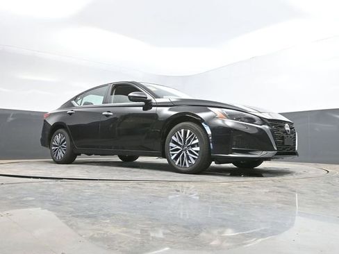 Used 2024 Nissan Altima 2.5 SV AWD/4WD image 43