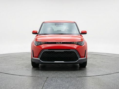 Used 2025 Kia Soul LX w/ LX Technology Package image 2