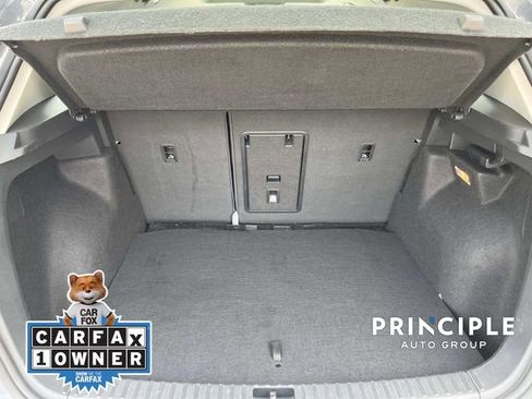 Used 2023 Volkswagen Taos SE w/ Panoramic Sunroof Package FWD image 31