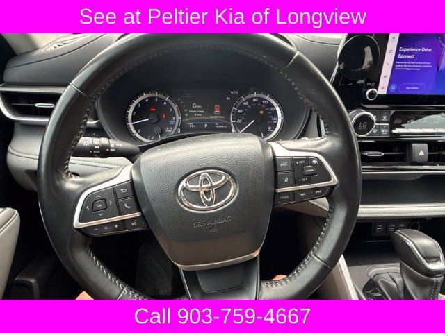 Used 2023 Toyota Highlander LE FWD image 17