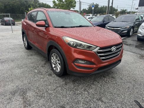Used 2016 Hyundai Tucson SE w/ Option Group 12 FWD image 1