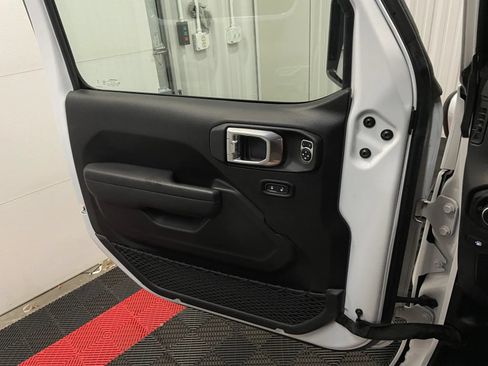 Used 2024 Jeep Wrangler Unlimited w/ Convenience Group AWD/4WD image 29