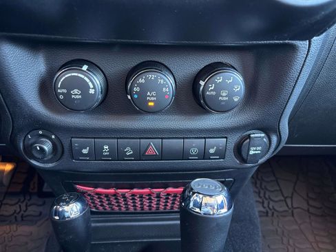 Used 2018 Jeep Wrangler Unlimited Rubicon image 18