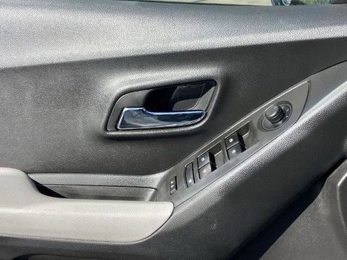 Used 2017 Chevrolet Trax Premier w/ Driver Confidence II Package image 18