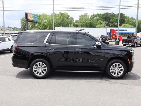 Used 2025 Chevrolet Tahoe Premier AWD/4WD image 11