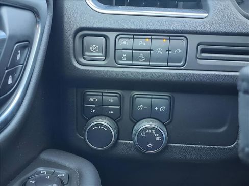 Used 2021 Chevrolet Tahoe Z71 w/ Luxury Package image 17