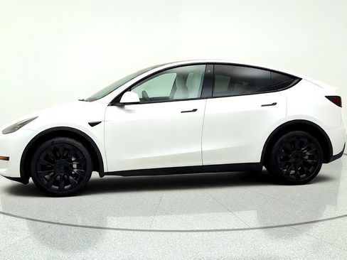 Used 2022 Tesla Model Y Long Range AWD/4WD image 8