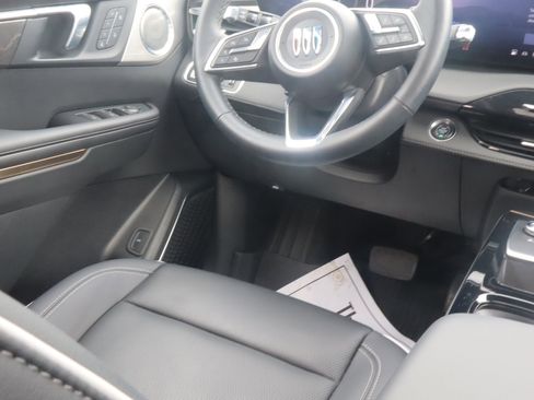 Used 2025 Buick Enclave Avenir w/ Trailering Package, 5000 lbs. AWD/4WD image 9