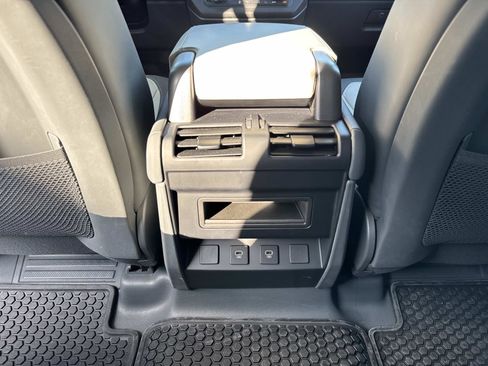 Certified 2024 Land Rover Defender 110 X-Dynamic SE image 16