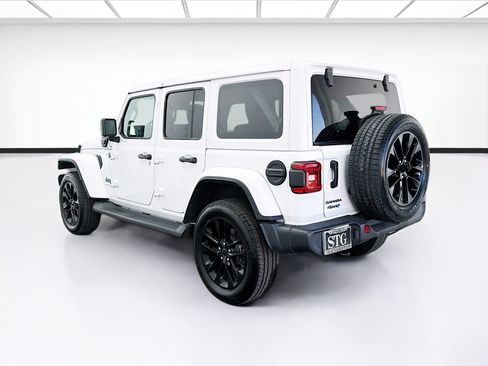 Used 2025 Jeep Wrangler Unlimited Sahara AWD/4WD image 6