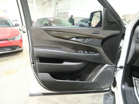 Used 2020 Cadillac Escalade ESV Platinum image 18