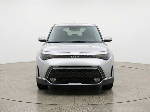 Used 2025 Kia Soul LX w/ LX Technology Package FWD image 2