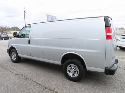Used 2018 Chevrolet Express 2500 w/ Driver Convenience Package image 6