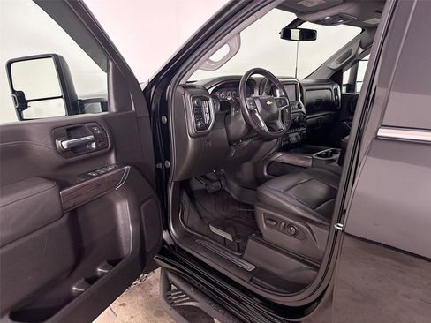 Used 2022 Chevrolet Silverado 2500 LTZ w/ LTZ Convenience Package image 3