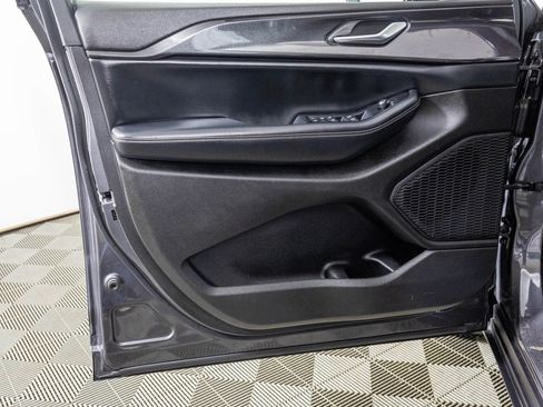 Used 2023 Jeep Grand Cherokee L Altitude image 37