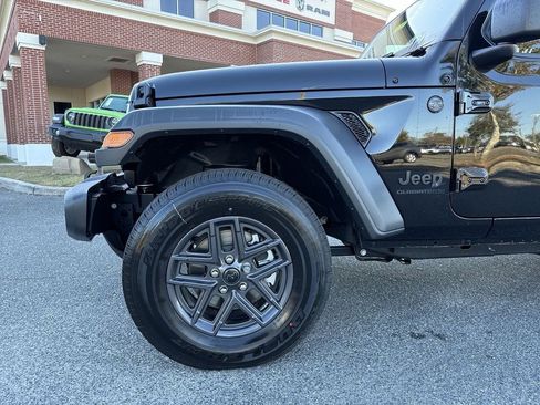 New 2025 Jeep Gladiator Sport AWD/4WD image 10