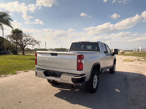 Used 2022 Chevrolet Silverado 2500 LT w/ Convenience Package AWD/4WD image 3
