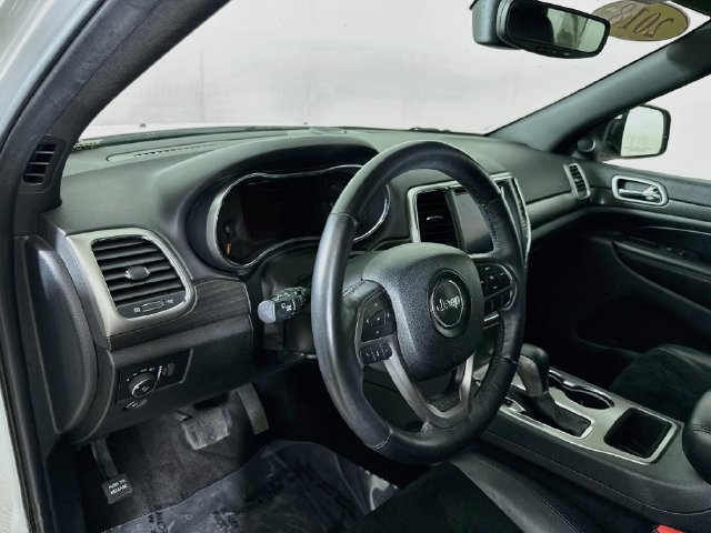 Used 2018 Jeep Grand Cherokee Altitude AWD/4WD image 10