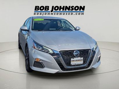 Used 2022 Nissan Altima 2.5 SV w/ SV Premium Package
