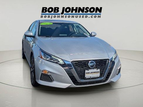 Used 2022 Nissan Altima 2.5 SV w/ SV Premium Package AWD/4WD image 1