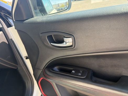 Used 2020 Jeep Compass Trailhawk image 31