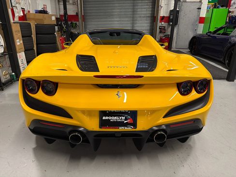 Used 2021 Ferrari F8 Tributo image 7