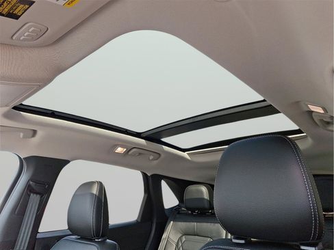 New 2024 Ford Escape SE w/ PHEV Premium Package FWD image 10