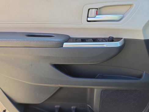 Used 2021 Toyota Sienna XLE image 15