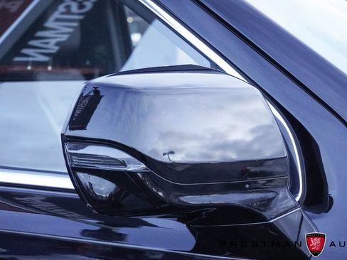 Used 2021 GMC Yukon XL Denali w/ Denali Premium Package image 4