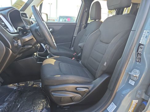 Used 2018 Jeep Renegade Latitude image 10