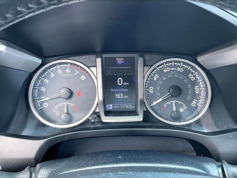 Used 2018 Toyota Tacoma SR5 image 18